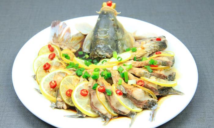 成品檸檬魚展示