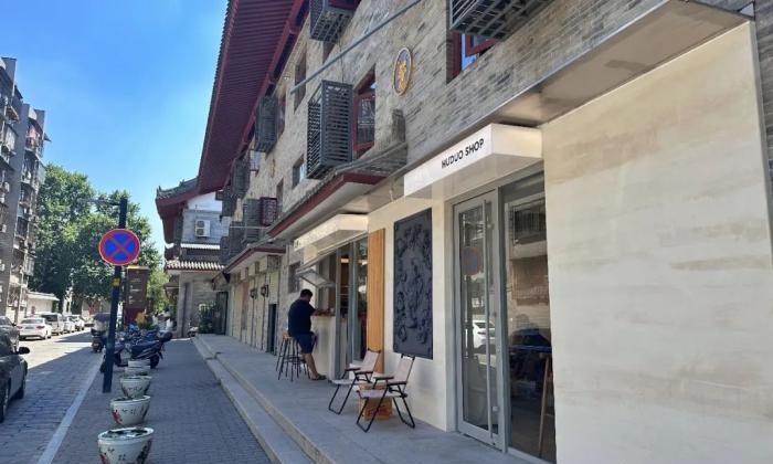 咖啡館外觀夜景