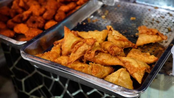 胞波街美食攤位